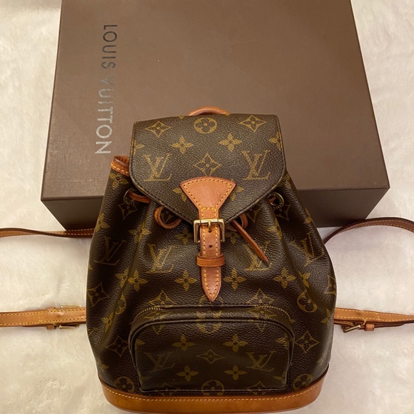 Louis Vuitton - Picture 2 of 9